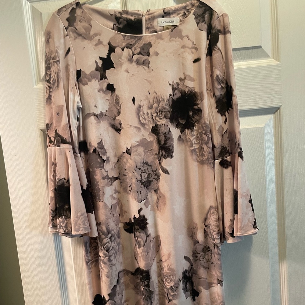 Calvin Klein Ruffle Sleeve Floral Dress 10
